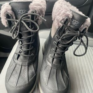 UGG Women's Black and greyWinter Boots